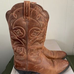Artist heritage r toe western boot. 9.5